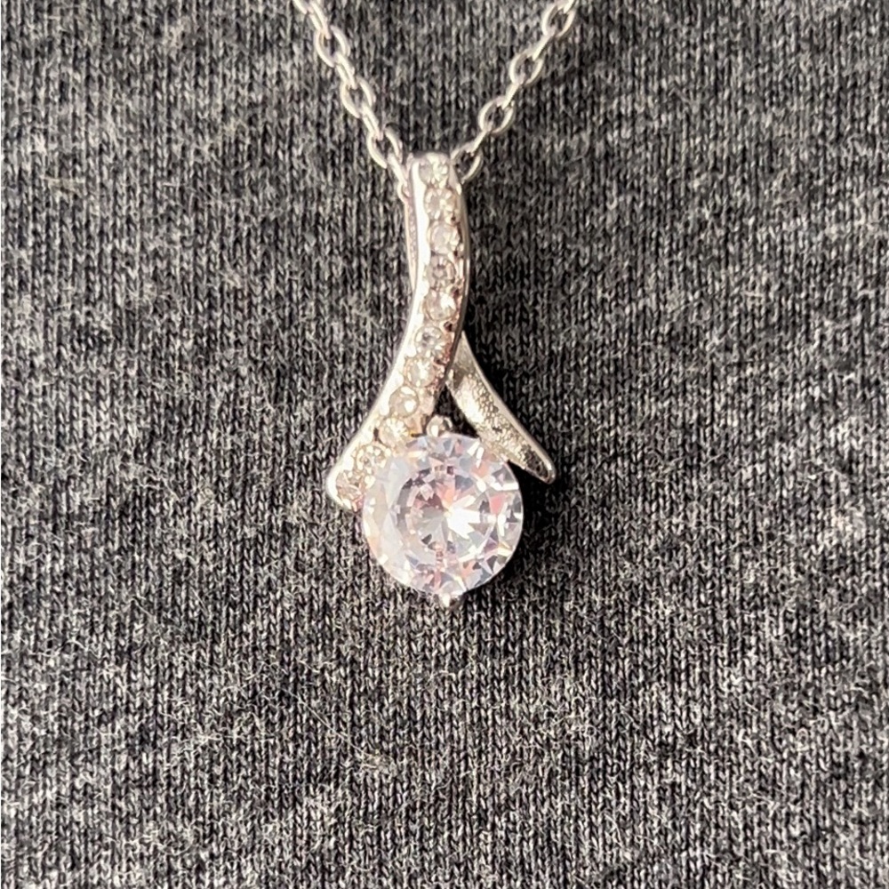 Le Petit Pendant | Silver w/ LED Luxury Box | 18”-22”